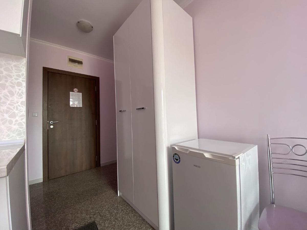 Admiral Plaza C 43 Sunny Daire *