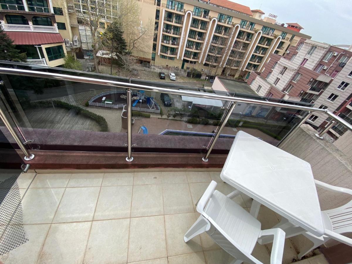 Admiral Plaza C 43 Sunny Daire *