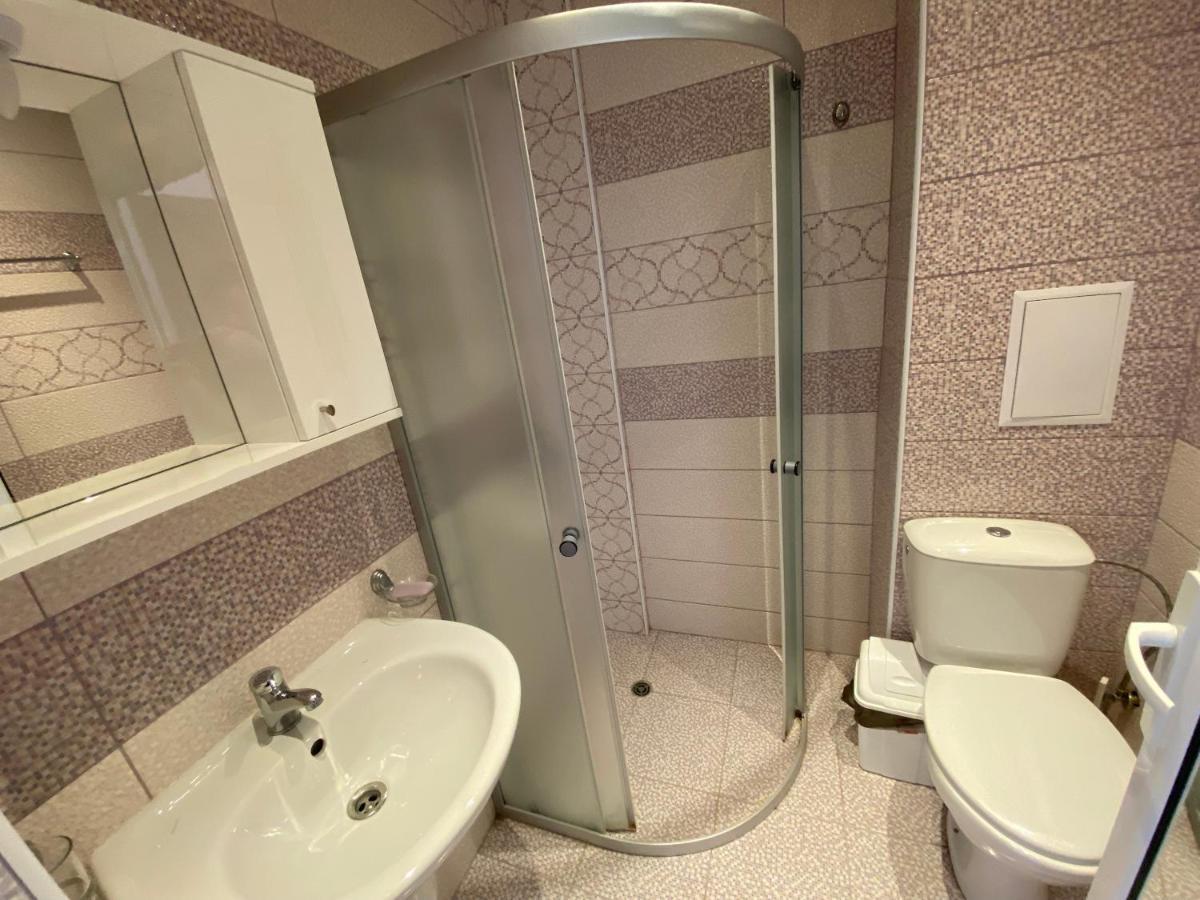 Admiral Plaza C 43 Sunny Daire *